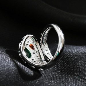 Bague serpent futuriste pour un style distinctif