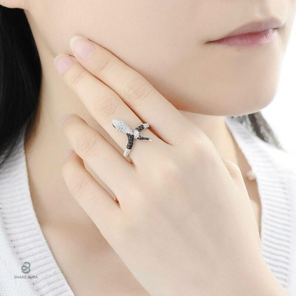 Bague originale serpent, finition argentée brillante