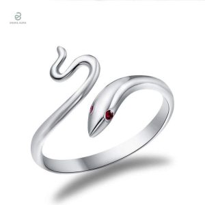 Bague serpent femme ornée de rubis éclatants