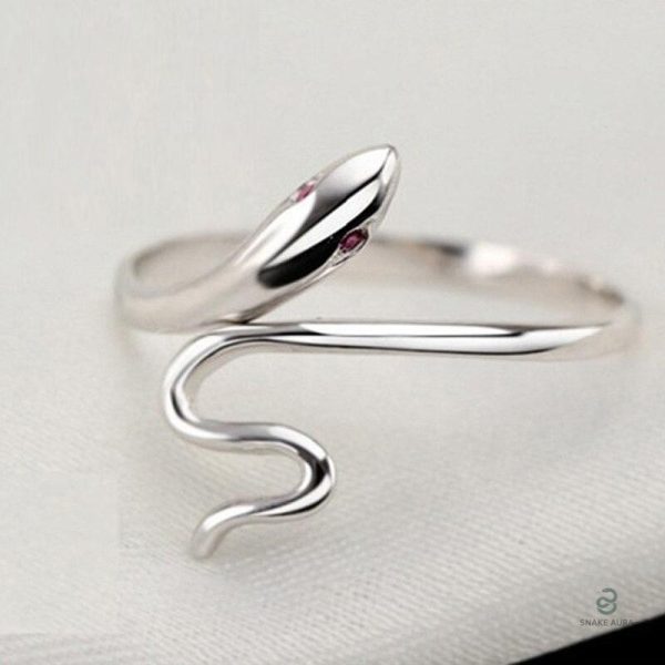 Bague serpent en argent avec pierre rubis scintillante