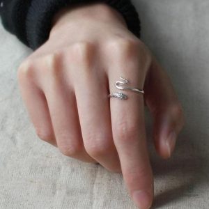 Bague femme serpent en argent, touche d'originalité