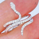 Bague serpent ornée de diamants