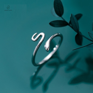 Bague serpent femme avec design raffiné et chic