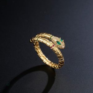 Bague serpent dorée chic au design épuré