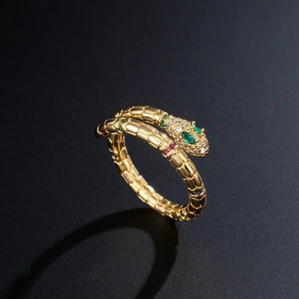 Bague serpent dorée chic au design épuré