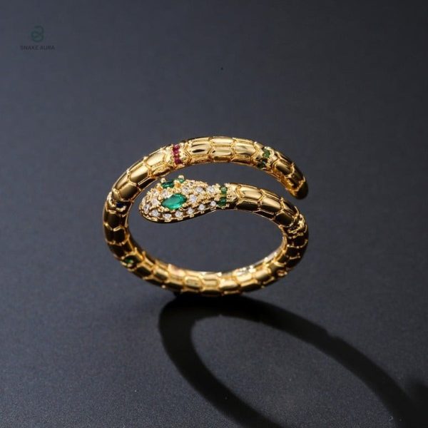 Bague serpent délicate dorée pour un style tendance