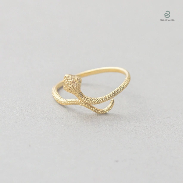 Bague serpent en or, style raffiné et contemporain pour femme