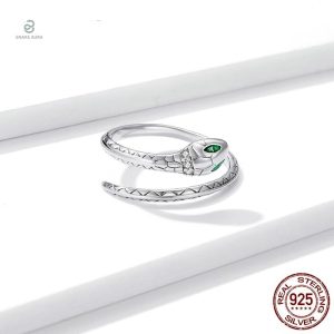 Bague serpent argentée, une touche de glamour intemporel