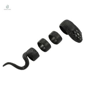 Bague inspirée des serpents, finition noire et style gothique