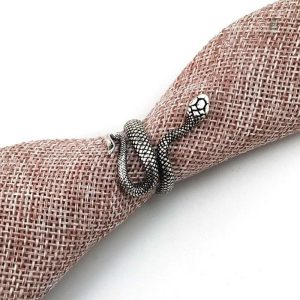 Bijoux serpent gris, accessoire tendance pour les mains