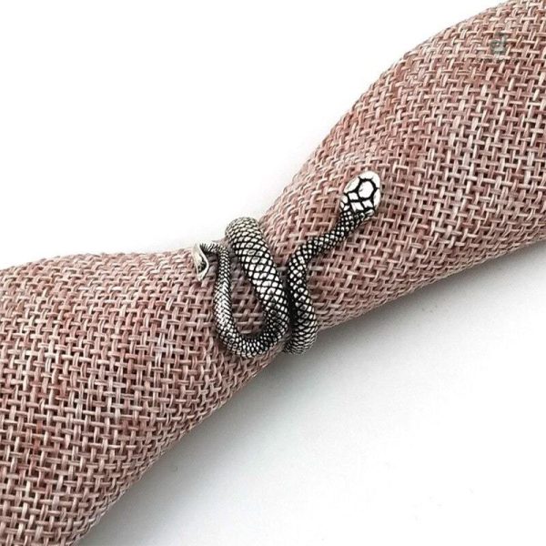 Bijoux serpent gris, accessoire tendance pour les mains