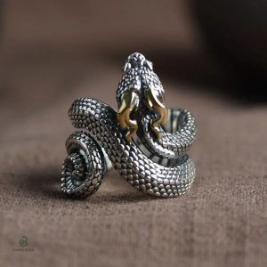 Bague Serpent Homme Rétro au design vintage élégant