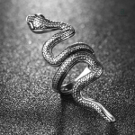 Bague serpent stylée en acier inoxydable pour un look unique