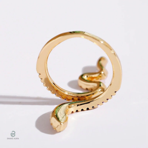 Bague serpent avec éclat de diamants multicolores