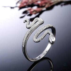 Bague serpent, or blanc, design stylisé