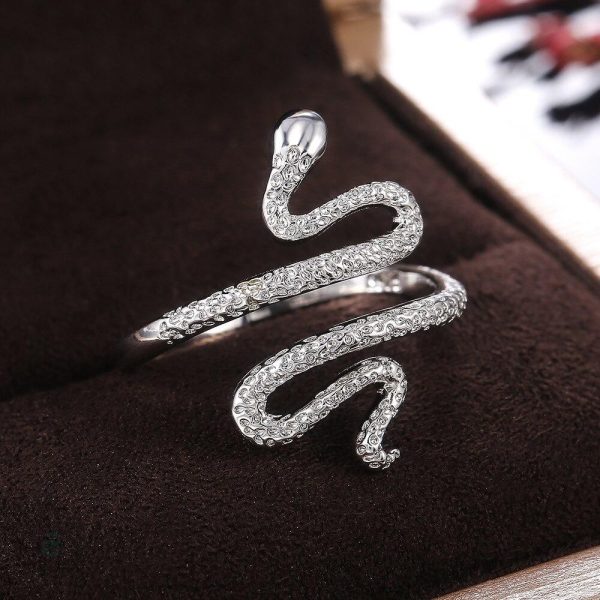 Bague serpent intemporelle en or blanc pur