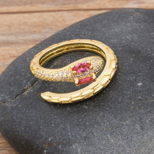 Bague en or serpent ornée d'un diamant rose élégant