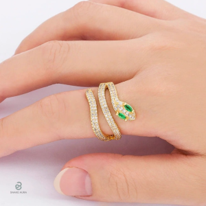 Bijou serpent or avec détails en diamant et regard vert