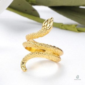 Bague serpent dorée au design contemporain