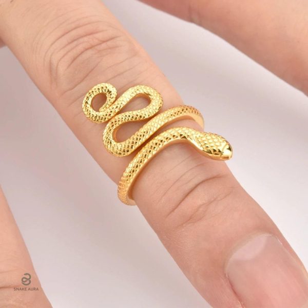 Joallerie serpent, bague ornée d'un design serpent chic