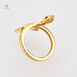 Accessoire tendance, bague serpent en argent et or
