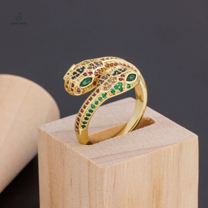 Bague serpent avec finition dorée et couleurs vives