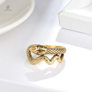 Bijou serpent en or au style vintage unique