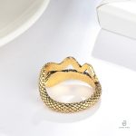 Bague avec motif serpent, élégance classique en or