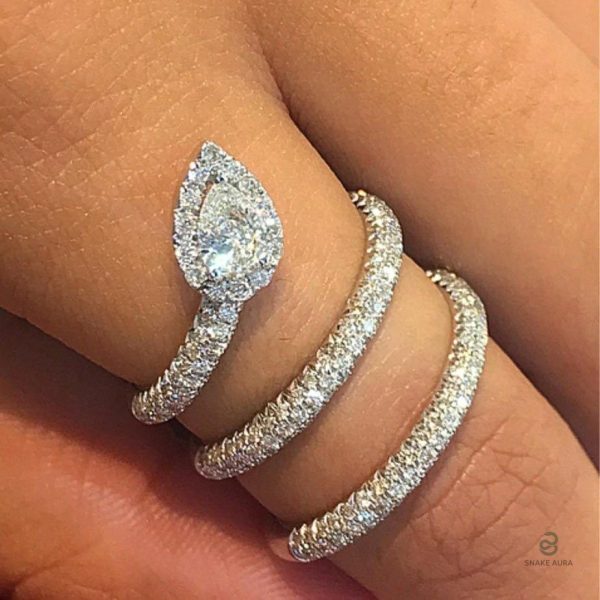 Bijou serpent avec cristal, parfaite pour les occasions spéciales
