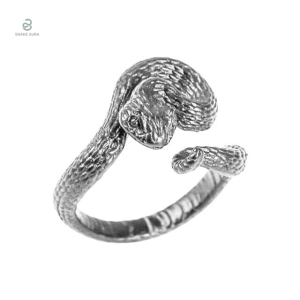 Bague serpent élégante au design sang-froid