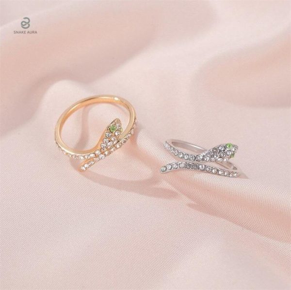 Bague en forme de serpent ornée de strass scintillants