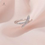 Accessoire mode : bague serpent avec finition argentée brillante
