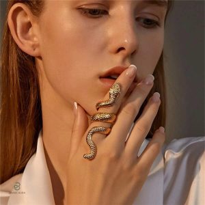Bague serpent gothique taille grande en métal noir