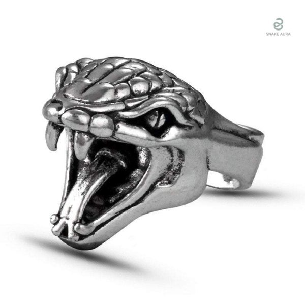 Bague Serpent Tête de Boa en design élégant et captivant