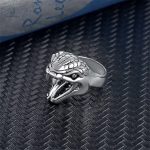 Bague Serpent au design inspiré de la tête d'un boa