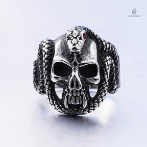 Bijou serpent avec motif tête de mort artistique