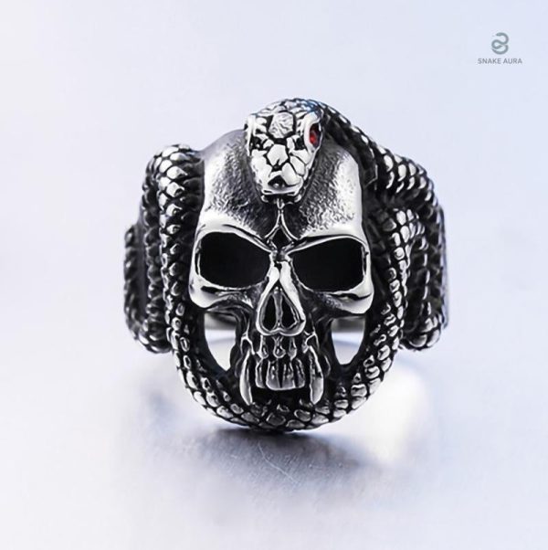 Bijou serpent avec motif tête de mort artistique