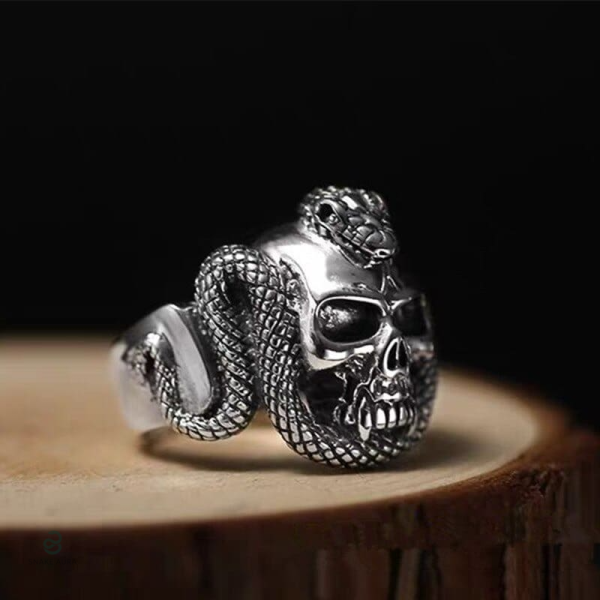 Bague en argent inspirée d'un serpent