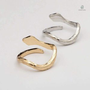 Bijou serpent vintage doré, parfait pour chaque occasion