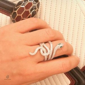Bijou serpent violet, ajout contemporain pour votre collection