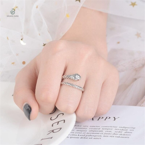 Bague serpent stylisée, design saisissant