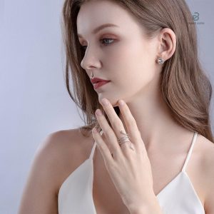 Bague en argent serpent avec un design élégant et féminin