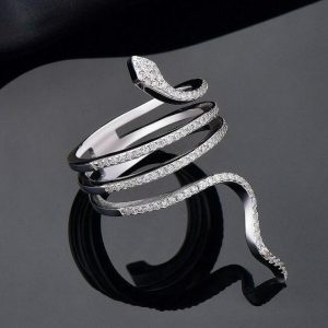 Bague serpent en argent avec des accents de zirconium brillant