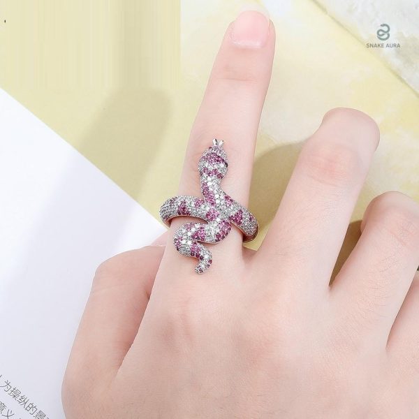 Bague originale serpent avec éclat violet en zirconium