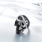 Accessoire original inspiré du serpent et tête de mort