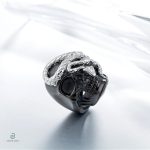 Bague serpent décorée d'un crâne noir, style audacieux