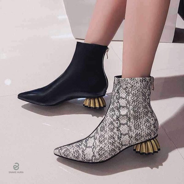 Bottines à motif serpent, ajout chic à votre garde-robe