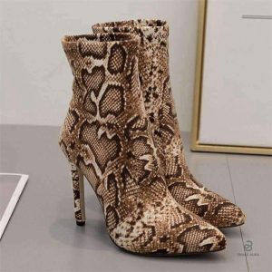 Bottines serpent marron à tige haute en style chaussette