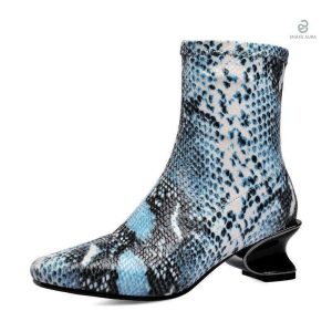 Bottines effet serpent bleu pour un look tendance