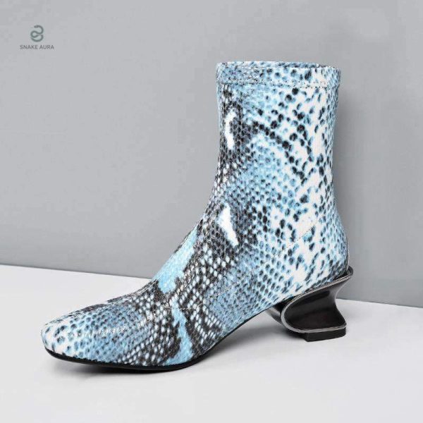 Bottines serpent avec une couleur bleu saisissante